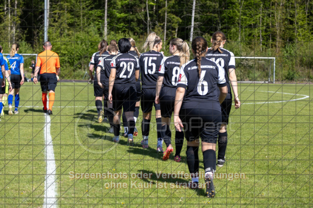 20260426_110116_0026 | #,TV Jebenhausen (schwarz) vs. SV Musbach (blau), Fußball, Frauen-Verbandsliga Württemberg, 17. Spieltag, Saison 2025/2026, Rasenplatz TV Jebenhausen, Schelmenwasen 3, 73035 Göppingen, 26.04.2026 - 11:00 Uhr,Foto: PhotoPeet / Sport- &amp; Eventfotografie / Peter Harich