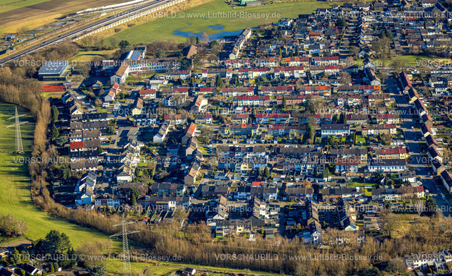 Castrop-Rauxel240106769 | Luftbild, Henrichenburg Wohngebiet an der Waldenburger Straße und Neue Gesamtschule Ickern, Autobahn A2, Verkehrssituation, Ickern, Castrop-Rauxel, Ruhrgebiet, Nordrhein-Westfalen, Deutschland