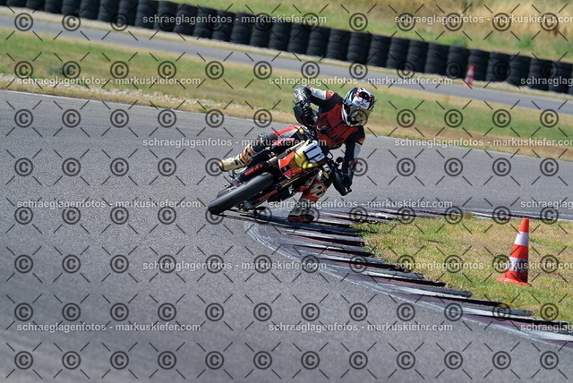 26bt04-1088 | markuskiefer.com - Realisiert mit Pictrs.com