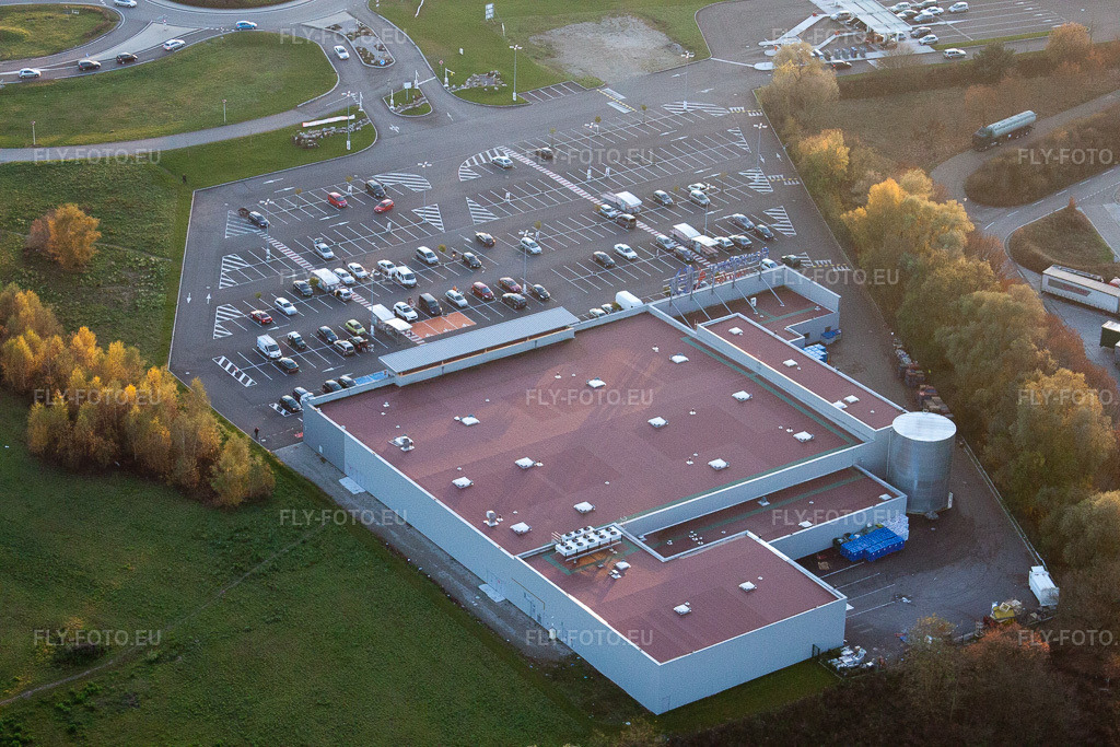 Vue aérienne: Lauterbourg, nouveau supermarché à Scheibenhardt dans le département Bas Rhin, France.Photo: IMG_22733.jpg prise le 19/11/2009 par Werner Riehm/FLY-FOTO.euRésolution de l'original: 4752 x 3168 px