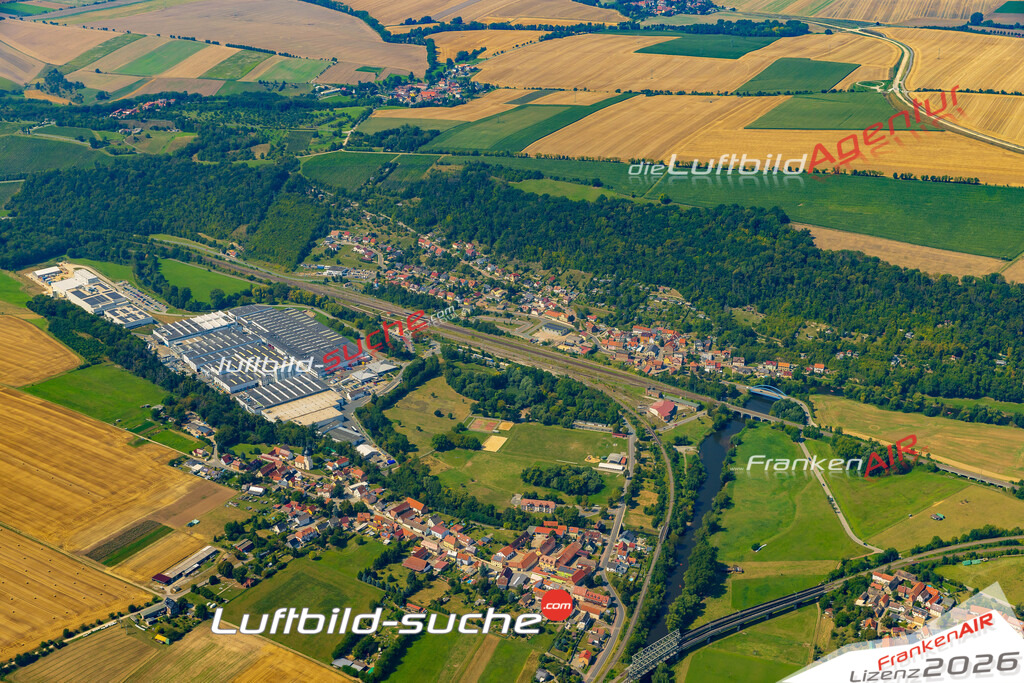 Übersichts Bild Großheringen - Die Luftaufnahme wurde 2025 vom UL-Flugzeug heraus erstellt ( keine Drohnenaufnahme ) - Hochauflösende Luftaufnahme - für Wandbilder und großformatige Ausdrucke geeignet. Das besondere Geschenk!Hier alle&nbsp;Infos zur Lizenzierung der LuftaufnahmeWir fliegen auch dieses Jahr wieder in Ihre Region um Luftbilder zu erstellen.- Luftbild anfragen