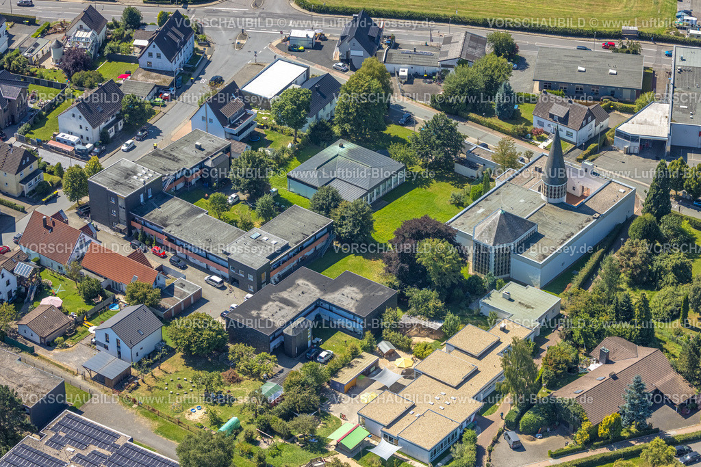 Kierspe250812974 | Luftbild, katholische Gemeinde St. Josef Kirche, Kierspe Bahnhof, Kierspe, Sauerland, Nordrhein-Westfalen, Deutschland