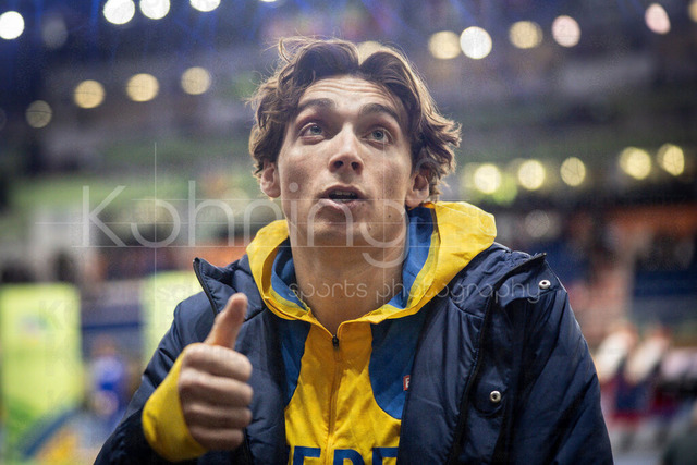 World Athletics Indoor Championships Kujawy Pomorze 26, 21.03.2026 | TORUN, POLAND - MARCH 21: Thumbs up - Armand DUPLANTIS (SWE) during the warm-up of the men's pole vault during the World Athletics Indoor Championships Kujawy Pomorze 26 on day 2 / session 2 at Kujawsko-Pomorska Arena Torun on March 21, 2026 in Torun, Poland. 