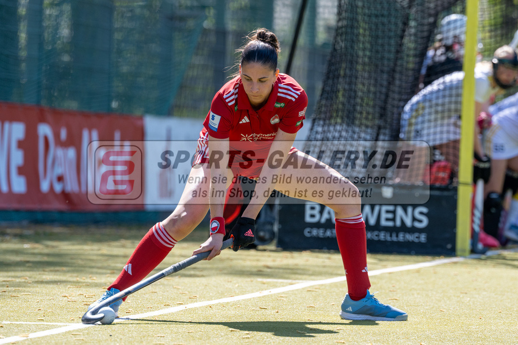 SFE_20250412_0087 | Köln, Deutschland, 12.04.2025:  Hockey 1. Bundesliga Damen Rot-Weiss Köln - Harvestehuder THC im KTHC Stadion Rot-Weiss Köln Tennis and Hockey Club am 12.04.2025 in Köln, Deutschland. (Foto von Stephan Fehrmann)Köln, Germany, 12.04.2025: Hockey 1. Bundesliga Damen Rot-Weiss Köln - Harvestehuder THC in KTHC Stadion Rot-Weiss Köln Tennis and Hockey Club at 12.04.2025 in Köln, Deutschland. (Foto from Stephan Fehrmann)