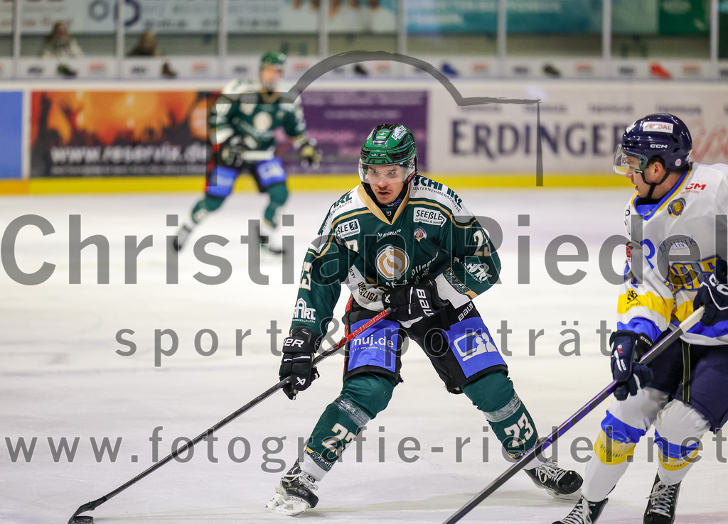 2025-12-05_150_TSV_Erding_gegen_Stuttgart_Rebels | Erding, Deutschland, 05.12.2025:Eishockey, Oberliga Süd 2025 / 2026, 23. Spieltag, TSV Erding gegen Stuttgart Rebels, Endergebnis: 5:6Lukas Gaus (Erding Gladiators, #23)Foto: Christian Riedel / fotografie-riedel.net