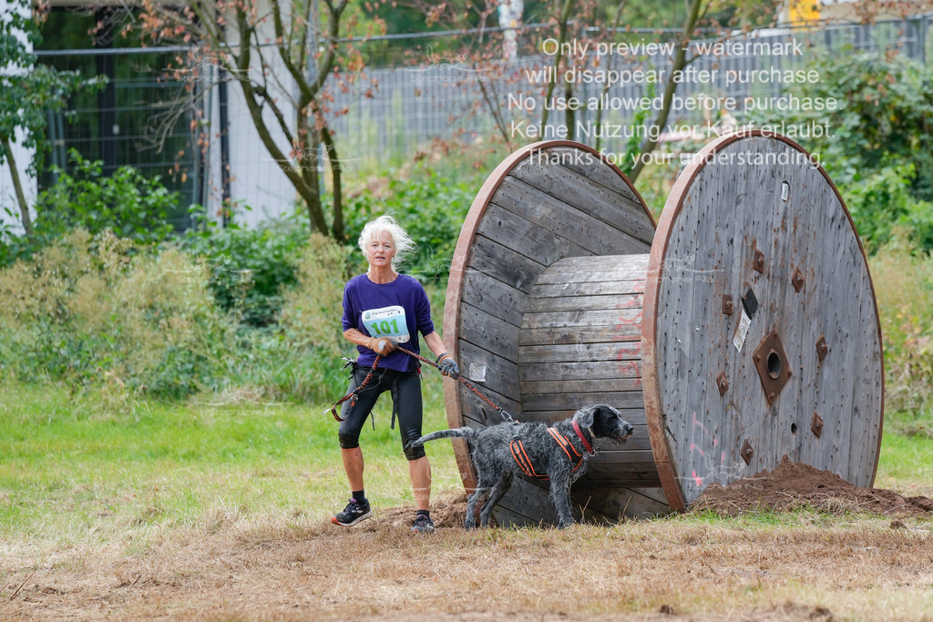 Schlamm_mit_Hund (53 von 460) | stephaniefillaphotographie - Realisiert mit Pictrs.com