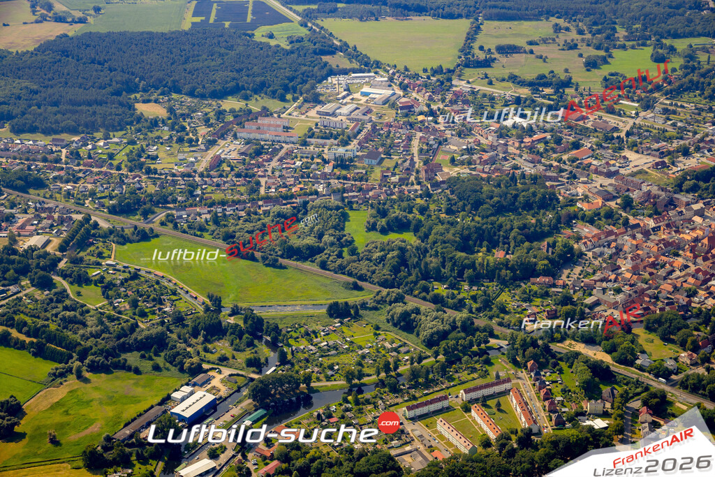 Luftbild der Stadt Grabow - Die Luftaufnahme wurde 2025 vom UL-Flugzeug heraus erstellt ( keine Drohne ) - Hochauflösende Luftaufnahme - für professionelle Ausdrucke geeignet. Die Geschenkidee !Hier alle&nbsp;Infos zur Lizenzierung der LuftaufnahmeWir fliegen auch dieses Jahr wieder in Ihre Region um Luftbilder zu erstellen.- Luftbild anfragen