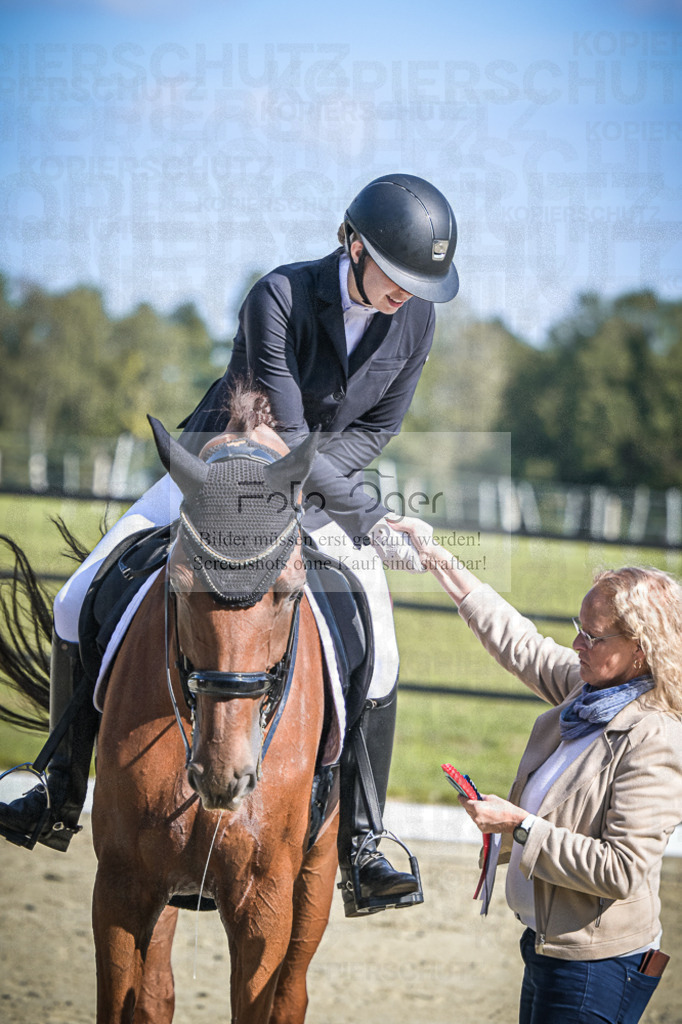 DOS_0027 | Entdecke hochwertige Reitturnierfotos von Foto Oger. Professionell, emotional und authentisch – jetzt Lieblingsmomente im Shop bestellen.Deutschlandweite Turnierfotografie. - Realisiert mit Pictrs.com
