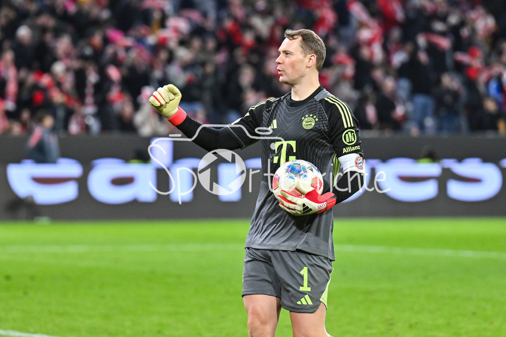FC Bayern München - TSG 1899 Hoffenheim | MUNICH, GERMANY - 08. FEBRUARY: im Bild Manuel NEUER (FC Bayern Munich 1) der sich über den Treffer zum 5-1 von Luis DIAZ (FC Bayern Munich 14) freut / Tor / Torschuetze / Freude / Happy / während dem Bundesligamatch zwischen dem FC Bayern München und der TSG 1899 Hoffenheim am 21. Spieltag in der Allianz Arena / DFL REGULATIONS PROHIBIT ANY USE OF PHOTOGRAPHS AS IMAGE SEQUENCES AND/OR QUASI-VIDEO