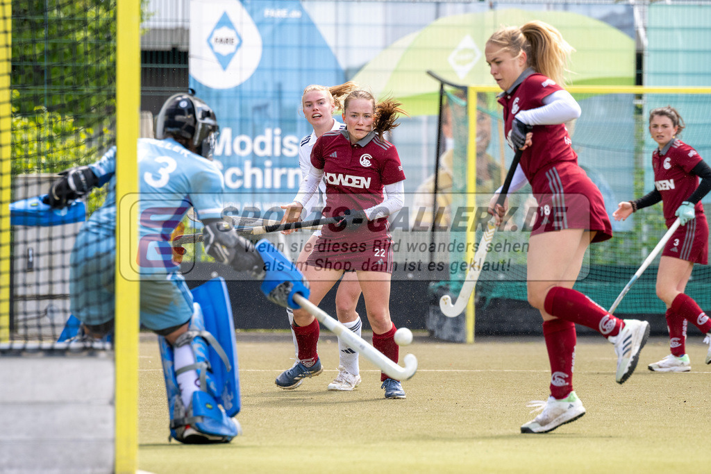 SFE_20240421_0116 | Düsseldorf, Deutschland, 21.04.2024: Emma Knörndel (Münchener SC), Selina Müller (Münchener SC) in Aktion waehrend des Spiels der Feldhockey 1. Bundesliga Damen zwischen Düsseldorfer HC - Münchener SC im Düsseldorfer Hockeyclub 1905 e.V. am 21.04.2024 in Düsseldorf, Deutschland. (Foto von Stephan Fehrmann)

Düsseldorf, Germany, 21.04.2024: Emma Knörndel (Münchener SC), Selina Müller (Münchener SC) in action during the game of Feldhockey 1. Bundesliga Damen between Düsseldorfer HC - Münchener SC in Düsseldorfer Hockeyclub 1905 e.V. at 21.04.2024 in Düsseldorf, Deutschland. (Foto from Stephan Fehrmann)