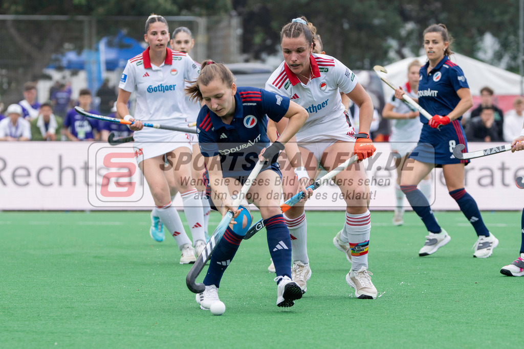 Final4_20240518-1300-0121 | Bonn, Deutschland, 18.05.2024: Nadine Kanler (Mannheimer HC) in Aktion waehrend des Spiels der Deutsche Feldhockey-Meisterschaften 2024 zwischen Final 4 Damen Rot Weiss Köln - Mannheimer HC im Bonner THV am 18.05.2024 in Bonn, Deutschland. (Foto von Stephan Fehrmann)

Bonn, Germany, 18.05.2024: Nadine Kanler (Mannheimer HC) in action during the game of Deutsche Feldhockey-Meisterschaften 2024 between Final 4 Damen Rot Weiss Köln - Mannheimer HC in Bonner THV at 18.05.2024 in Bonn, Deutschland. (Foto from Stephan Fehrmann)