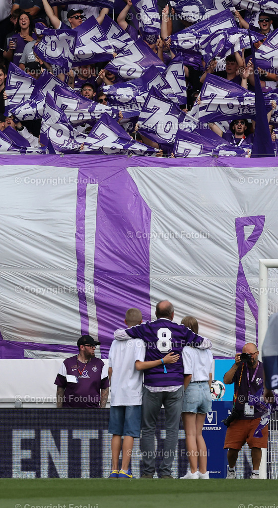 A_LUI_100825_10 | SPORT,FUSSBALL,ADMIRAL BUNDESLIGA FK AUSTRIA WIEN-RZ PELLETS WAC 10.08.2025 IM BILD: HERBERT PROHASKA (AUSTRIA WIEN) MIT DEN FANS  FOTO:FOTOLUI/MW  