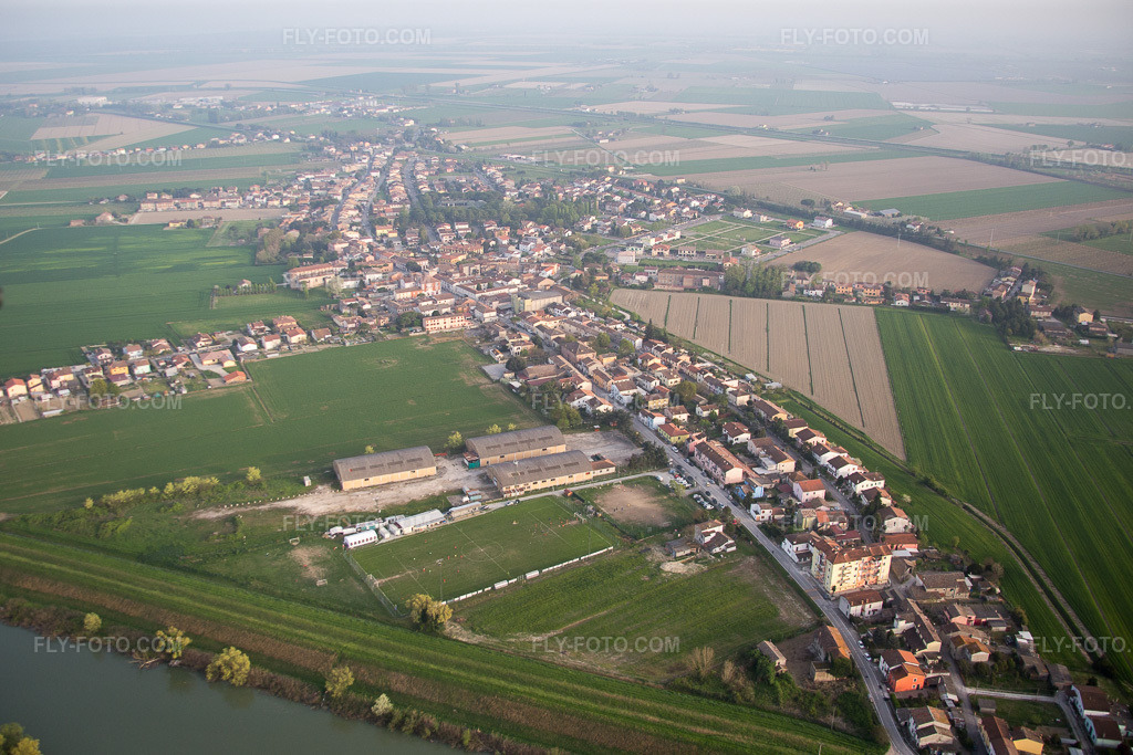 Aerial view: View of the town in Sant'Alberto in the state Emilia Romagna, Italy.Photo: IMG_087355.jpg taken on 04/05/2016 by Werner Riehm/FLY-FOTO.comResolution of the original: 5177 x 3451 px