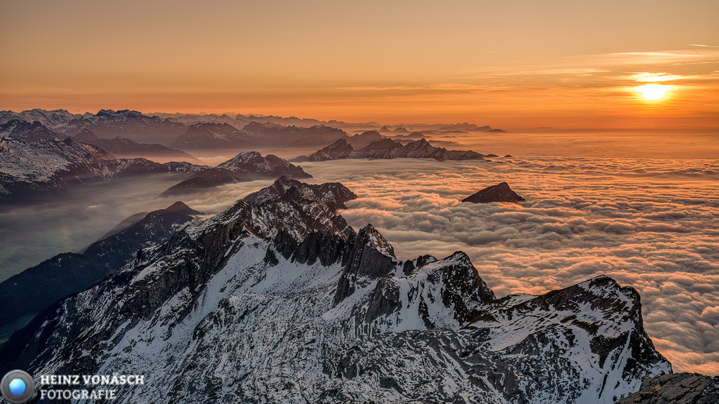 Säntis_0008 | Alle Bilder von Heinz Vonäsch Fotografie können alle zu günstigen Preisen gekauft werden! Download der Bilder, Ausdrucke, Postkarten, Tassen T-Shirts, Kalender, Alu- Dibond usw. - Realisiert mit Pictrs.com