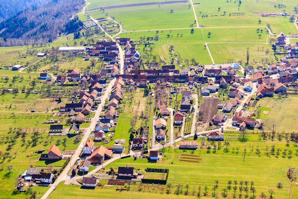 Luftbild: Ortsansicht von Norden in Schœnbourg im Bundesland Bas-Rhin in Frankreich. – Foto: IMG_38517.jpg vom 20.03.2011 durch Werner Riehm/FLY-FOTO.de – Auflösung des Originals: 4167 x 2778 px