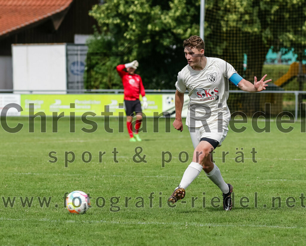 2023-07-02_047_SV_Walpertskirchen_gegen_FC_Herzogstadt | Walpertskirchen, Deutschland, 02.07.2023:
Fußball, Kreisliga 2023 / 2024, Testspiel, SV Walpertskirchen gegen FC Herzogstadt, Endergebnis: 

Benedikt Schuler (SV Walpertskirchen, #21)

Foto: Christian Riedel / fotografie-riedel.net