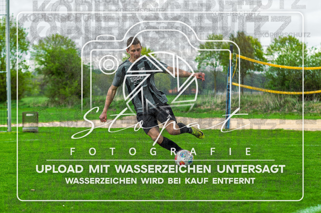 DZC_1026-Verbessert-RR | Armin Masic (FG Fulde-Stellichte #17) beim Herren Kreisliga HK Spiel zwischen FG Fulde-Stellichte und TSV Wietzendorf im Fulder Zentralstadion, Fulde (Simon Paul Stopat) - Realisiert mit Pictrs.com