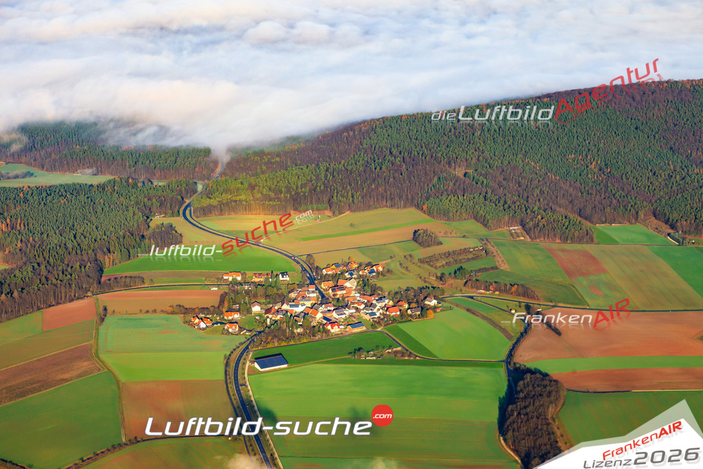 Die Luftaufnahme Untergreuth - Frensdorf wurde vom UL-Flugzeug (keine Drohne) aus fotografiert.Hohe Druck- Auflösung-die Geschenkidee!