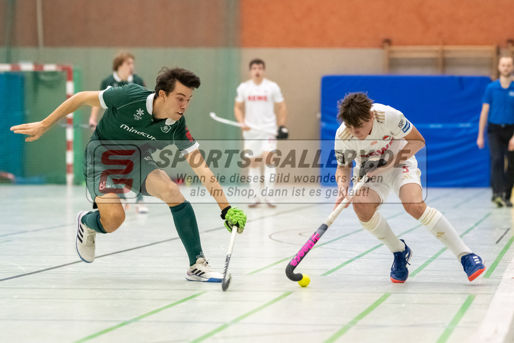 SFE_20240113_0054 | Mülheim, Deutschland, 13.01.2024: Justus Warweg (Rot-Weiss Köln) in Aktion waehrend des Spiels der Halle 1. Bundesliga Herren zwischen Uhlenhorst Mülheim vs Rot-Weiss Köln im Sporthalle Lehnerstr. (HTCU) am 13.01.2024 in Mülheim, Deutschland. (Foto von Stephan Fehrmann)

Mülheim, Germany, 13.01.2024: Justus Warweg (Rot-Weiss Köln) in action during the game of Halle 1. Bundesliga Herren between Uhlenhorst Mülheim vs Rot-Weiss Köln in Sporthalle Lehnerstr. (HTCU) at 13.01.2024 in Mülheim, Deutschland. (Foto von Stephan Fehrmann)