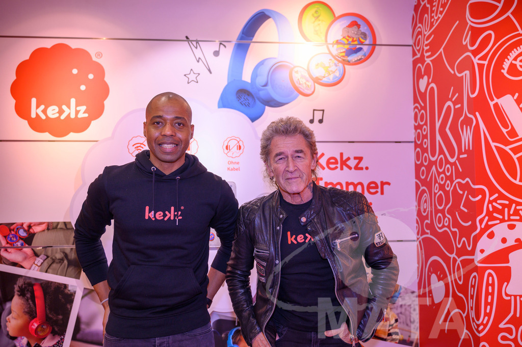 _DWA7266 | Carl Simon Taylor und Peter Maffay bei Presse Konferenz auf der Stand Play Mobil bei der Spielwarenmesse in Messe Nürnberg. Nürnberg, 31.01.2023 - Realisiert mit Pictrs.com