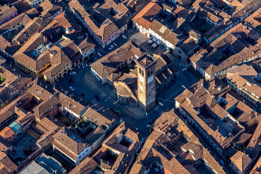 Aerial view: Basilica of Santa Maria Assunta and San Sigismondo in Rivolta d’Adda in the state Cremona, Italy.Photo: IMG_134527.jpg taken on 09/19/2022 by Werner Riehm/FLY-FOTO.comResolution of the original: 4111 x 2740 px