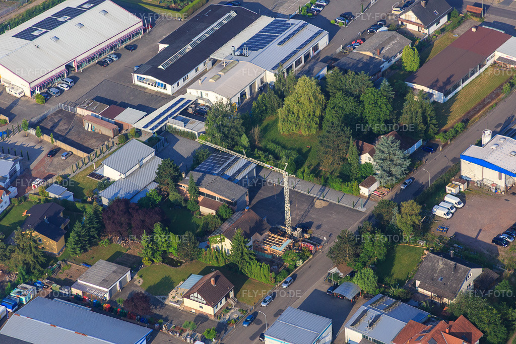 Luftbild: Am Kleinwald in Herxheim bei Landau im Bundesland Rheinland-Pfalz in Deutschland. Foto: IMG_080697.jpg vom 12.06.2015 durch Werner Riehm/FLY-FOTO.de