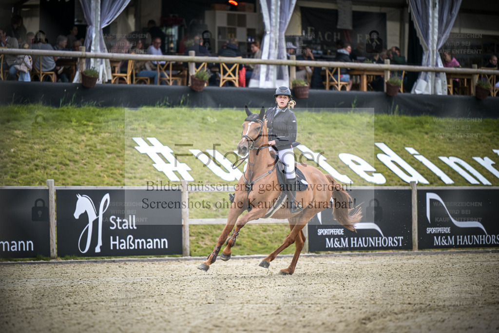 DOS_1836 | Entdecke hochwertige Reitturnierfotos von Foto Oger. Professionell, emotional und authentisch – jetzt Lieblingsmomente im Shop bestellen. - Realisiert mit Pictrs.com