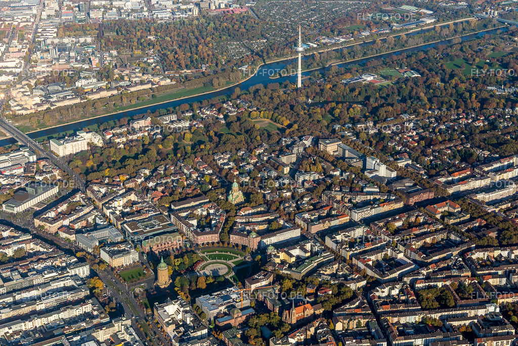 Stadtteil  Oststadt zwischen Neckarufer und Friedrichsplatz im Stadtgebiet | Luftbild: Stadtteil  Oststadt zwischen Neckarufer und Friedrichsplatz im Stadtgebiet im Ortsteil Oststadt in Mannheim im Bundesland Baden-Württemberg in Deutschland. Foto: IMG_095445.jpg vom 30.10.2016 durch Werner Riehm/FLY-FOTO.de - Realisiert mit Pictrs.com