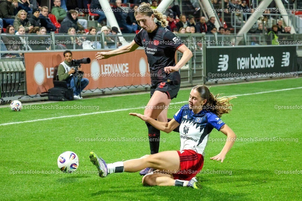 xsscx05112501016 | 05.11.2025, xsscx, Frauen Fuﬂball, Bayer 04 Leverkusen - Hamburger SV, Saison 2025 2026: Caroline Kehrer (Bayer 04 Leverkusen #9) im Zweikampf gegen Leni Eggert (Hamburger SV #29) DFB regulations prohibit any use of photographs as image sequences and or quasi-video.