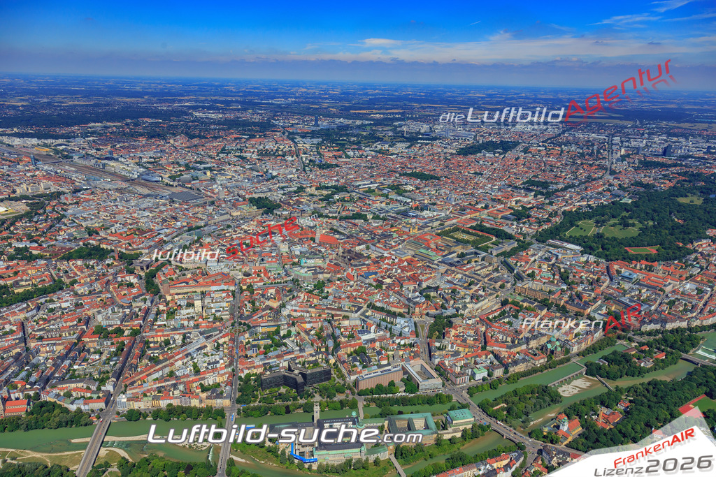 Das Luftbild zeigt : Altstadt-isar Muenchen - Die Luftaufnahme wurde 2024 vom UL-Flugzeug aus erstellt ( keine Drohne ) - Hochauflösende Luftaufnahme - Für grossformatige Ausdrucke geeignet. Die Geschenkidee !Mit Lizenz und Bildrechte bestellbar