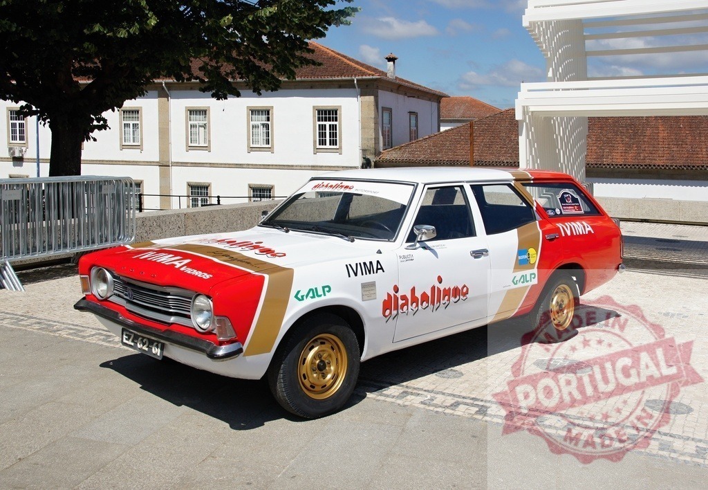 Ford Taunus TC Diabolinho rally car parked on cobblestone street in Portugal | Vintage Ford Taunus TC Diabolinho rally car parked on a cobblestone street in a sunny day - Realisiert mit Pictrs.com