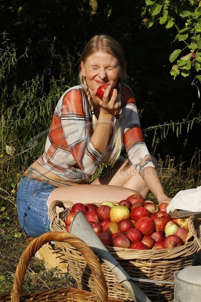 AgrarArt-APFELERNTE_5402 | #021 | Modell: Randy | Foto: Tschiponnique Skupin - Realisiert mit Pictrs.com