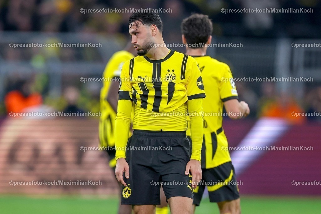 UCL1504251099 | 15.04.2025, Fußball, UEFA Champions League, Borussia Dortmund - FC Barcelona, BVB Stadion, Viertelfinale, Saison 2024 2025: Enttäuschung im Gesicht von Ramy Bensebaini (BVB #5) Enttäuscht verärgert nach dem EIgentorRegulations prohibit any use of photographs as image sequences and or quasi-video.