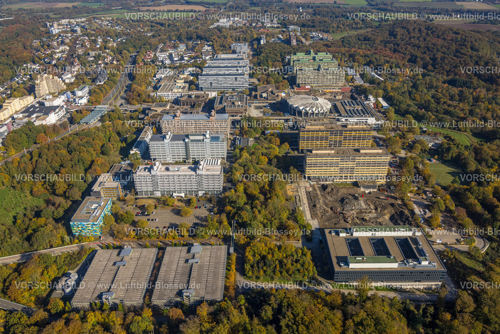 Bochum241016782 | Luftbild, RUB Ruhr-Universität Bochum, Baustelle neben der Fakultät für Wirtschaftswissenschaften, zwischen G-Südstraße und G-Nordstraße, hinten Audimax (Auditorium Maximum Hörsaal) der Ruhr-Universität Bochum muschelförmiges Gebäude, Baustelle Ersatzneubau NA, Querenburg, Bochum, Ruhrgebiet, Nordrhein-Westfalen, Deutschland