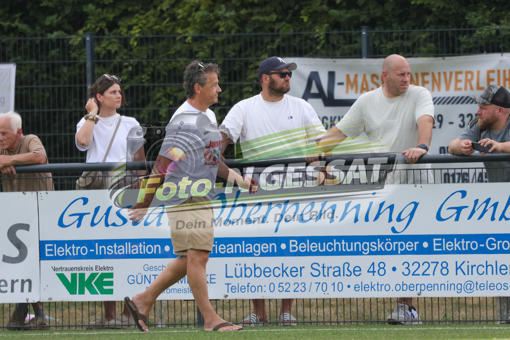FC RW Kirchlengern - SuS Bad Westernkotten | Auf dem Bild zu sehen: FC RW Kirchlengern sportlicher Leiter: Stefan ArndtFC RW Kirchlengern, SuS Bad Westernkotten, Saison 26/27, Westfalenliga, Kirchlengern, Deutschland - Realisiert mit Pictrs.com
