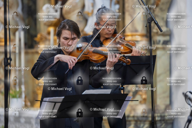 TAM25_K.10__Michael-Vogl_021_7417 | Tage Alter Musik Regensburg K.10 Basilika Unserer Lieben Frau zur Alten Kapelle The Beggar’s Ensemble (Frankreich) Elite de bons mots Meister des französischen Barocks Rameau – Royer – Boismortier – Leclair Augustin Lusson Solovioline, Leitung Foto: Michael Vogl