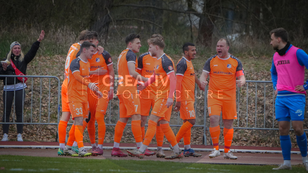 Fußball, Herren, Saison 2025/2026, Landespokal Brandenburg, Halbfinale, RSV Eintracht 1949 vs. VfB 1921 Krieschow, Samstag 28.03.2026, Sportplatz-Heinrich-Zille-Straße | Fußball, Herren, Saison 2025/2026, Landespokal Brandenburg, Halbfinale, RSV Eintracht 1949 vs. VfB 1921 Krieschow, Samstag 28.03.2026, Sportplatz-Heinrich-Zille-Straße, Im Bild: Jubel beim VfB Krieschow nach dem 1:0-Führungstreffer. - Realisiert mit Pictrs.com