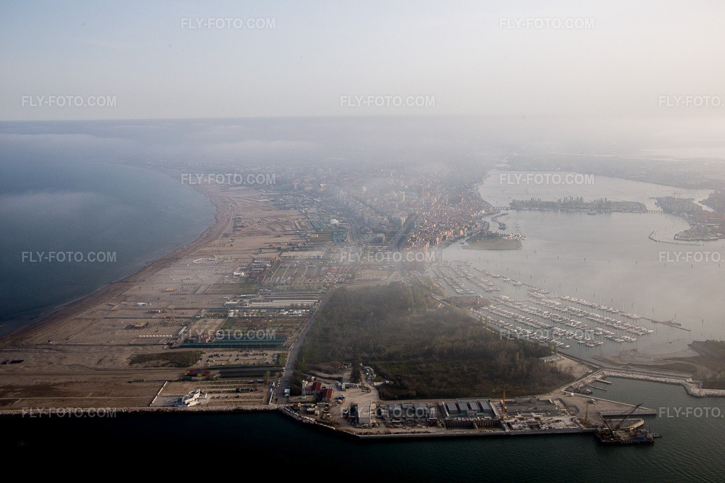 Aerial view: Sottomarina in Faro in the state Veneto, Italy.Photo: IMG_087565.jpg taken on 04/06/2016 by Werner Riehm/FLY-FOTO.comResolution of the original: 5472 x 3648 px