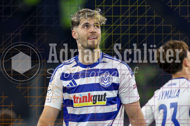 MSV Duisburg vs Rot-Weiss Essen - 3. Liga | Duisburg, Deutschland, 26.10.25:   Tobias Fleckstein (MSV Duisburg) schaut nach dem Spielder 3. Liga MSV Duisburg vs Rot-Weiss Essen in der schauinsland-reisen-arena(Foto von Brauer-Fotoagentur / Adrian Schlueter)