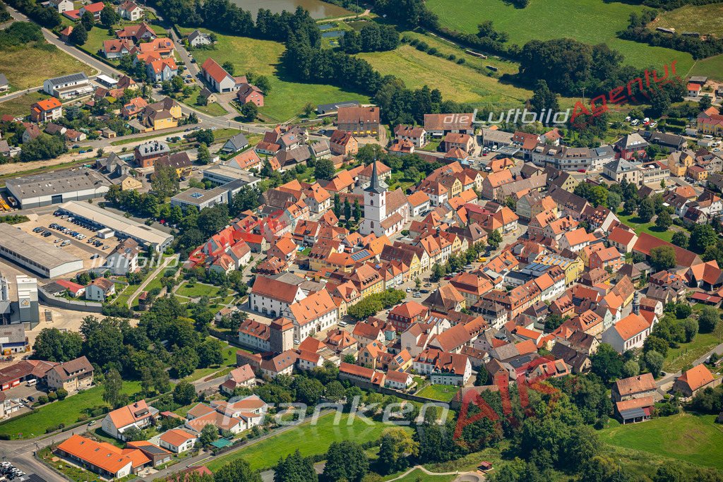 Das Luftbild zeigt :  Schlüsselfeld - Die Luftaufnahme wurde 2024 vom UL-Flugzeug aus erstellt ( keine Drohne ) - Hochauflösende Luftaufnahme - Für grossformatige Ausdrucke geeignet. Die Geschenkidee !Mit Lizenz und Bildrechte bestellbar