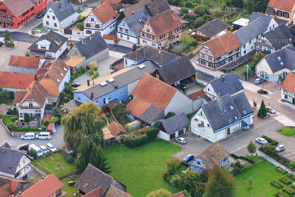 Luftbild: Restaurant le caveau du gaentzebrinnel in Beinheim im Bundesland Bas-Rhin in Frankreich. – Foto: IMG_074461.jpg vom 04.10.2014 durch Werner Riehm/FLY-FOTO.de – Auflösung des Originals: 3423 x 2282 px