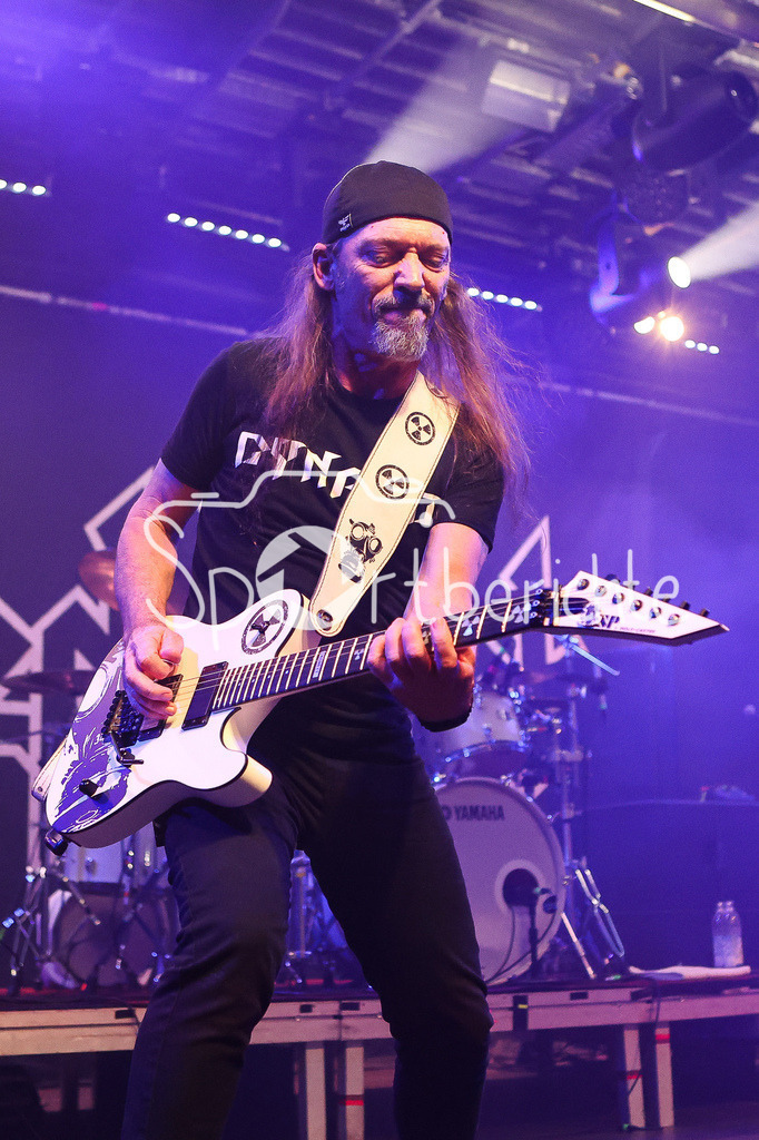 Night Of The Living Trash  | Sacred Reich Gitarrist Wiley Arnett in Aktion beim Auftritt im Backstage Werk in Muenchen