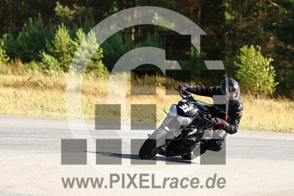0031-20250703_11508 | Schöne Erinnerungen an spannende Momente - das festzuhalten ist unser Job. PIXELrace.de ist seit 2003 auf den Rennstrecken Europas unterwegs um die Action draußen beim Fahren und die wunderbare Stimmung imm Fahrerlager für euch einzufangen.