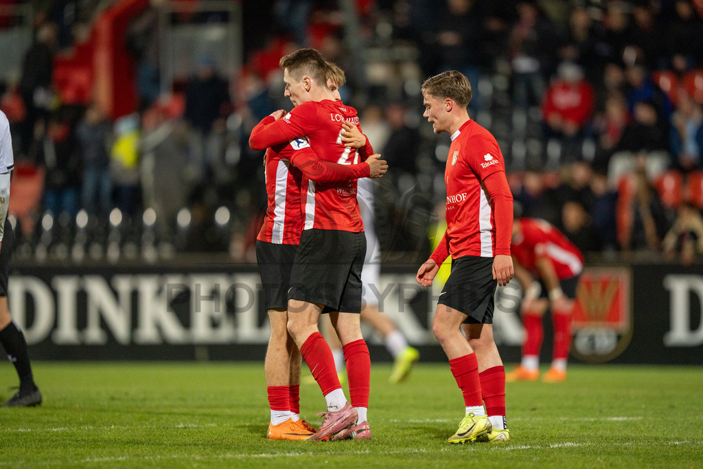 SG Sonnenhof Grossaspach vs. TSV Steinbach Haiger, Fussball, Regionalliga Suedwest, 25. Spieltag, 20.03.2026 | Lukas Stoppel (SG Sonnenhof Großaspach, #35), Loris Maier (SG Sonnenhof Großaspach, #27) und Mike Huras (SG Sonnenhof Großaspach, #19),SG Sonnenhof Grossaspach vs. TSV Steinbach Haiger, Fussball, Regionalliga Suedwest, 25. Spieltag, 20.03.2026Foto: photosbyphips/Philip Ziegler