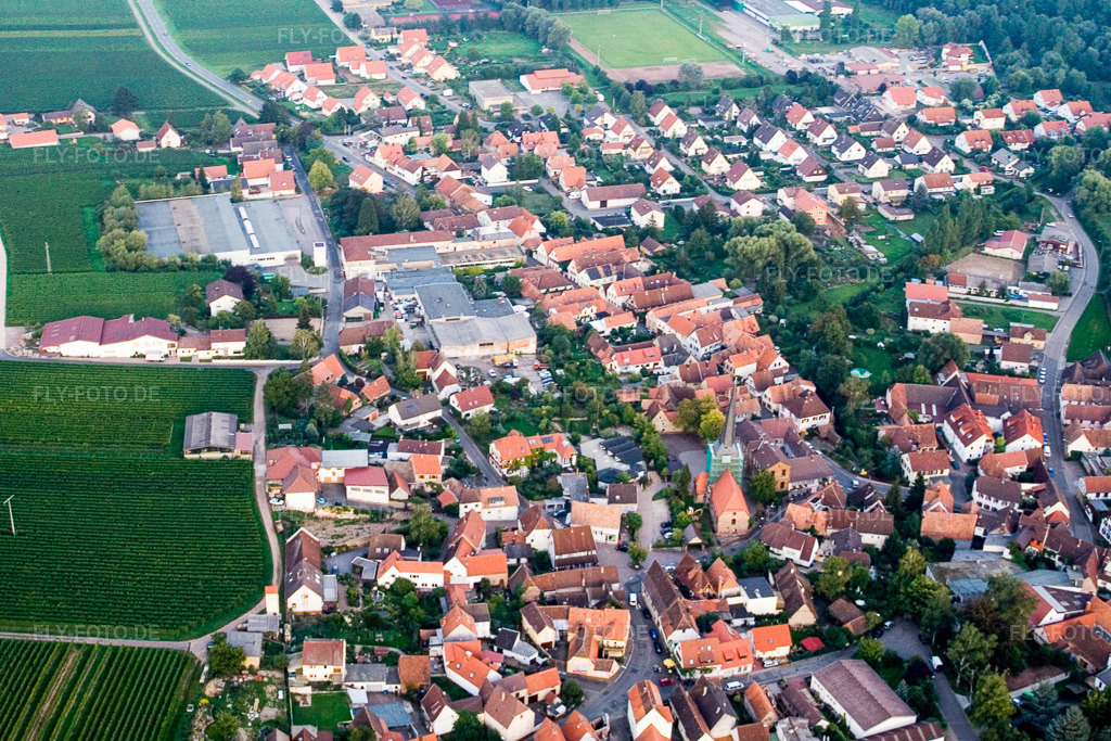 Luftbild: Bismarckstr in Siebeldingen im Bundesland Rheinland-Pfalz in Deutschland. Foto: IMG_4056.jpg vom 23.09.2006 durch Werner Riehm/FLY-FOTO.de