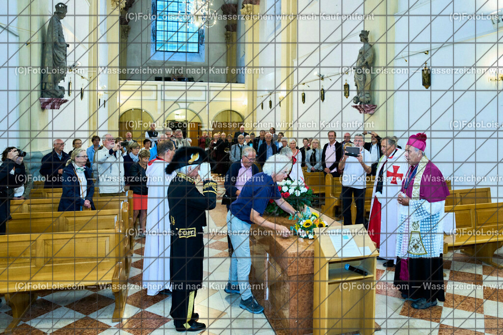 ALP3723_Jeanne de Ferrette_Kranzniederlegung_Johanna von Pfirt_Templer Orden | (C)FotoLois.com, Alois Spandl, 700stes Hochzeitsjubiläum - Albrecht II. mit Johanna von Pfirt in Thann (FR) im März 2024. Empfang des Organistionskommitees aus der Region Ferrette (Pfirt)/Thann aus dem Elsass mit Empfang durch die Stadtgemeinde und Bezirkshauptmannschaft Scheibbs im Schloss Scheibbs und anschließender Kranzniederlegung in der Kartausenkirche über der Krypta des Gründerehepaares durch Mitglieder des Templer Ordens im Beisein von Mitgliedern der Goldhaubengruppen, Fr 22. September 2023.