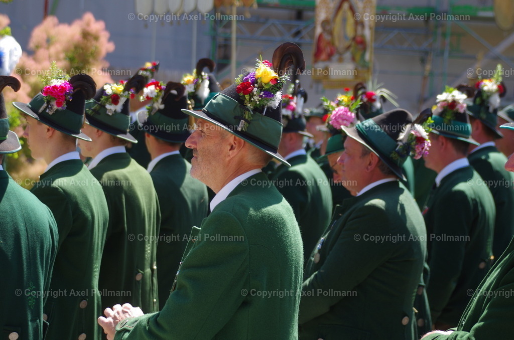 IMGP6715 | fotografiert von Axel PollmannLeonhardi Wallfahrt Benediktbeuern und Murnau, Fronleichnam, Fasching, Landschaft im Loisachtal und Benediktbeuern  - Realisiert mit Pictrs.com