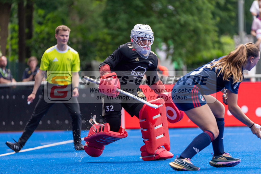 Final4_20250531-1213-HK107552 | Krefeld, Deutschland, 31.05.2025:  Feldhockey Final4 2025 – „Deutsche Feldhockey-Meisterschaften 2025“ im Gerd-Wellen-Hockeyanlage am 31.05.2025 in Krefeld, Deutschland. (Foto von Kramhöller/Fehrmann/Kaste)Krefeld, Germany, 31.05.2025: Feldhockey Final4 2025 – „Deutsche Feldhockey-Meisterschaften 2025“ in Gerd-Wellen-Hockeyanlage at 31.05.2025 in Krefeld, Deutschland. (Foto from Kramhöller/Fehrmann/Kaste)
