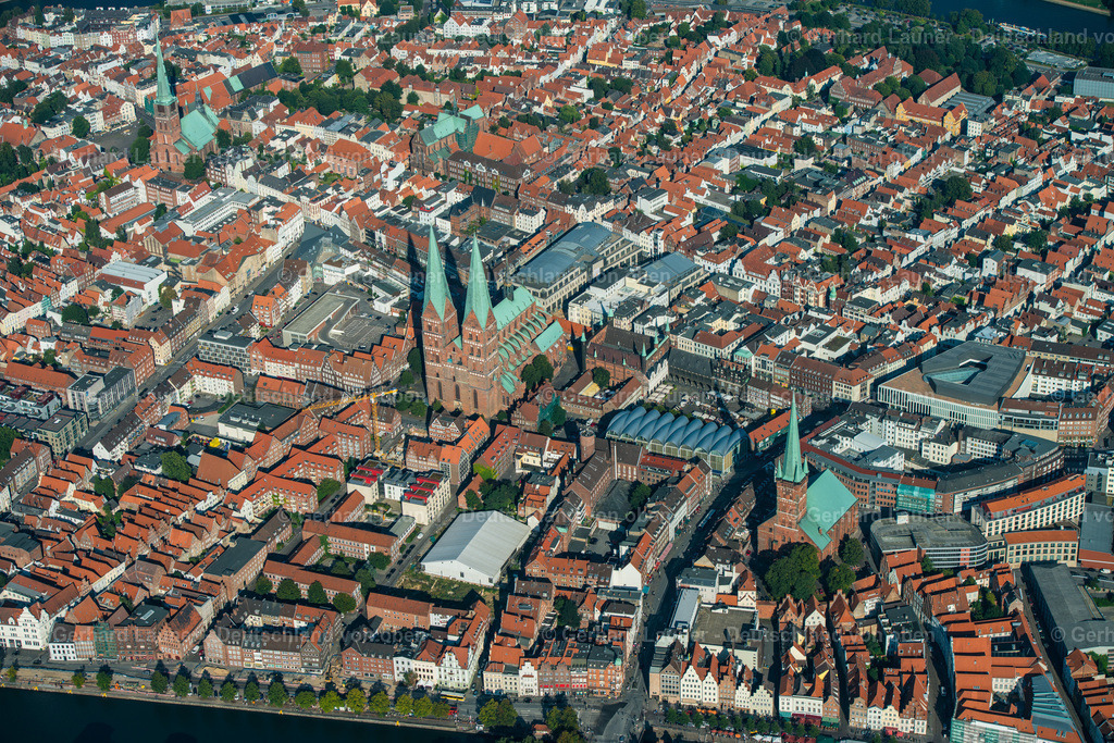 3293131 | Innenstadtbereich Lübeck mit St. Marien-und St.Petri Kirche