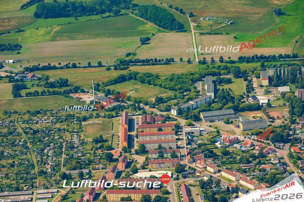 Neue Luftbildaufnahme der Stadt Osterburg - Das Luftbild wurde 2025 vom UL-Flugzeug heraus erstellt ( keine Drohnenaufnahme ) - Hochauflösende Luftaufnahme - für Wandbilder und großformatige Ausdrucke geeignet. Das besondere Geschenk!Hier alle&nbsp;Infos zur Lizenzierung der LuftaufnahmeWir fliegen auch dieses Jahr wieder in Ihre Region um Luftbilder zu erstellen.- Luftbild anfragen